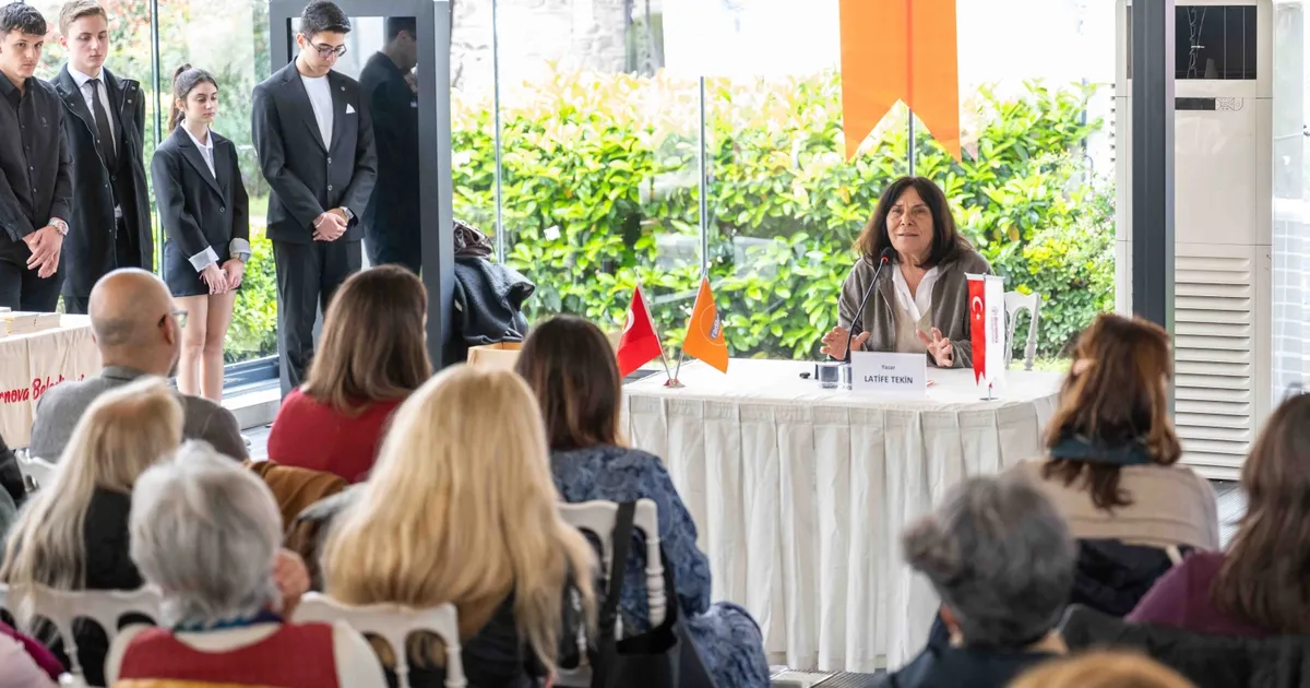 Latife Tekin Bornova’da gençlerle buluştu