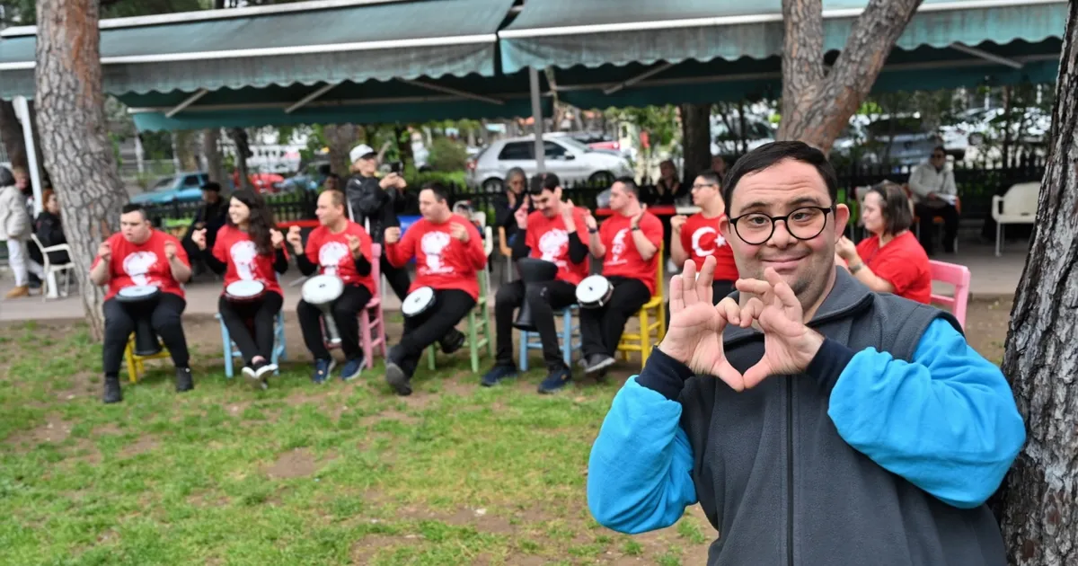 İzmir Bornova'da +1 Down Kafe’de anlamlı buluşma