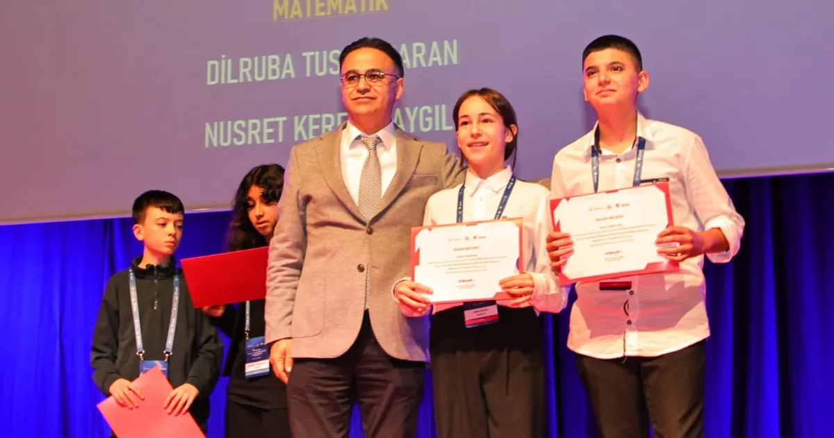 İzmir’de TÜBİTAK 2204-B Bölge Ödülleri sahiplerini buldu