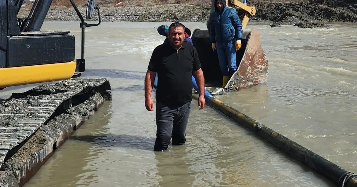 Ağrı’da Muhtar Yavuz Özen’in girişimiyle su hattı onarıldı