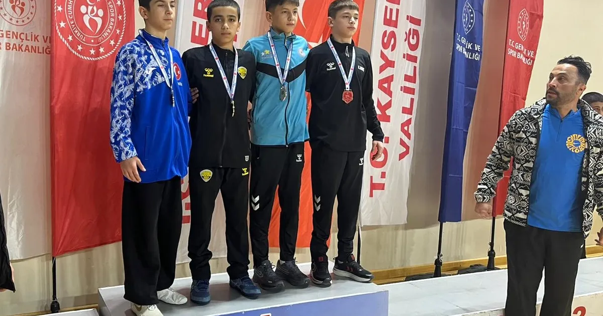 Konyalı güreşçiler madalyaları topladı