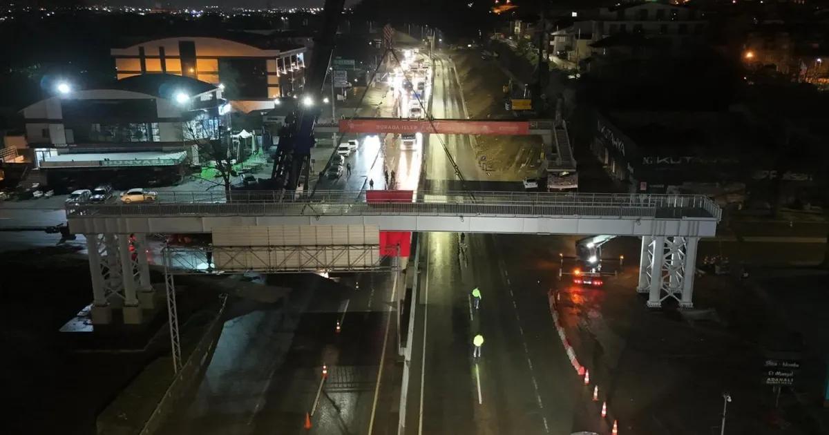 Başiskele Kavşağı’nda ‘78 tonluk’ gece mesaisi - Gündem Haberleri