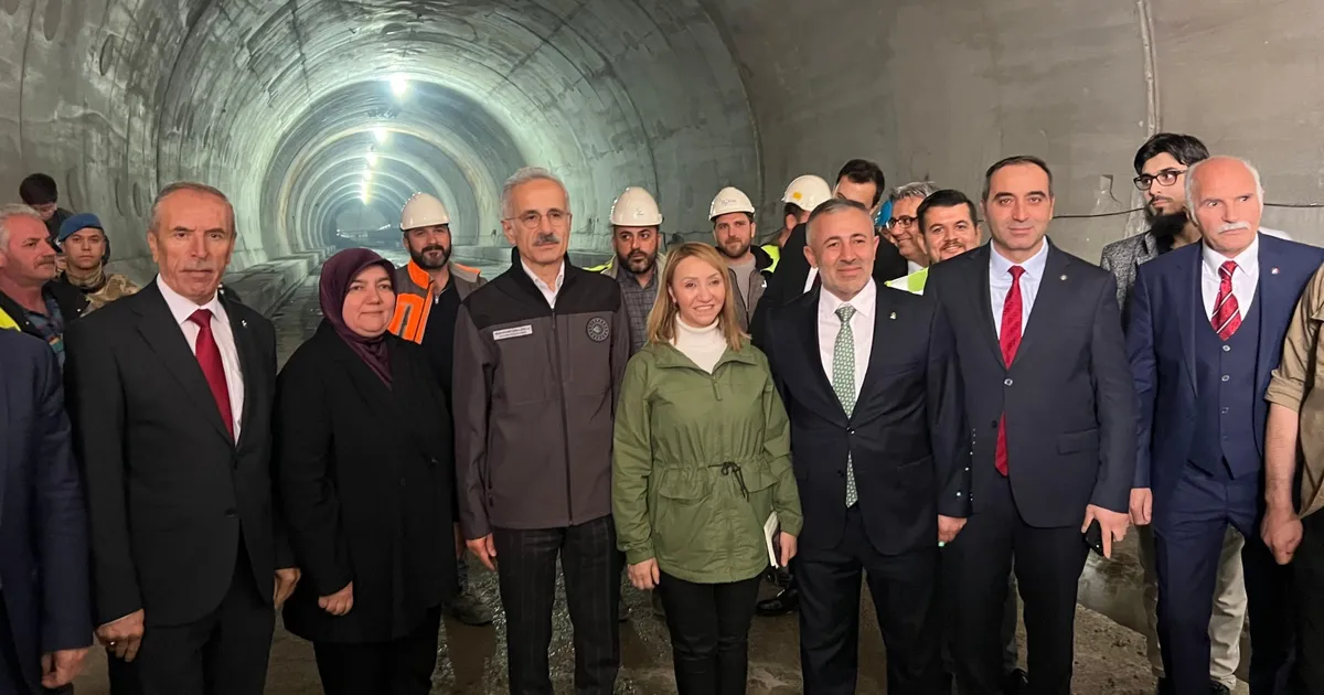 Bakan Uraloğlu'nda T26 tüneli sahasında kritik inceleme