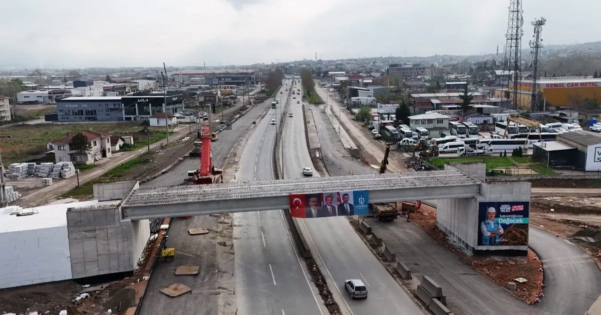 Kocaeli Başiskele'de dev kirişler 9 saatte yerleştirildi