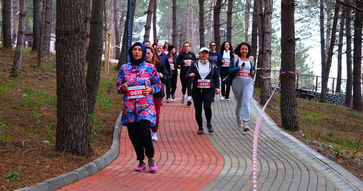 'Bahar Koşusu' Sapanca’da renkli görüntülere sahne oldu