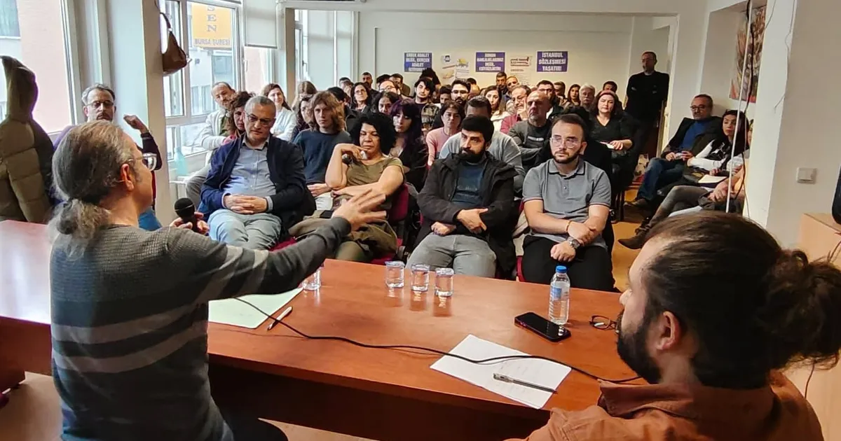 Bursa Yenişehir'de Eğitim-Sen Felsefe Söyleşileri'ni sürdürüyor