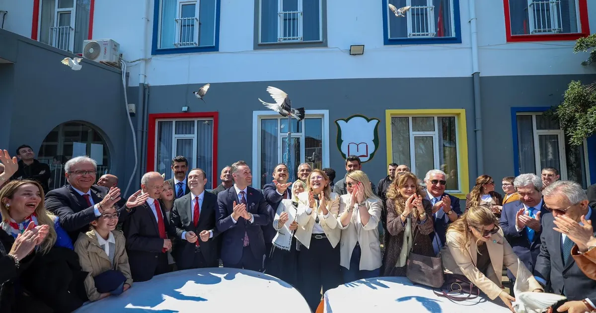 Bakırköy'de Başkan Ovalıoğlu'ndan paskalya kutlaması