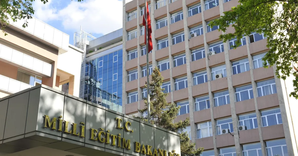 MEB'den izinsiz okullara devam eden öğrencilere yakın takip