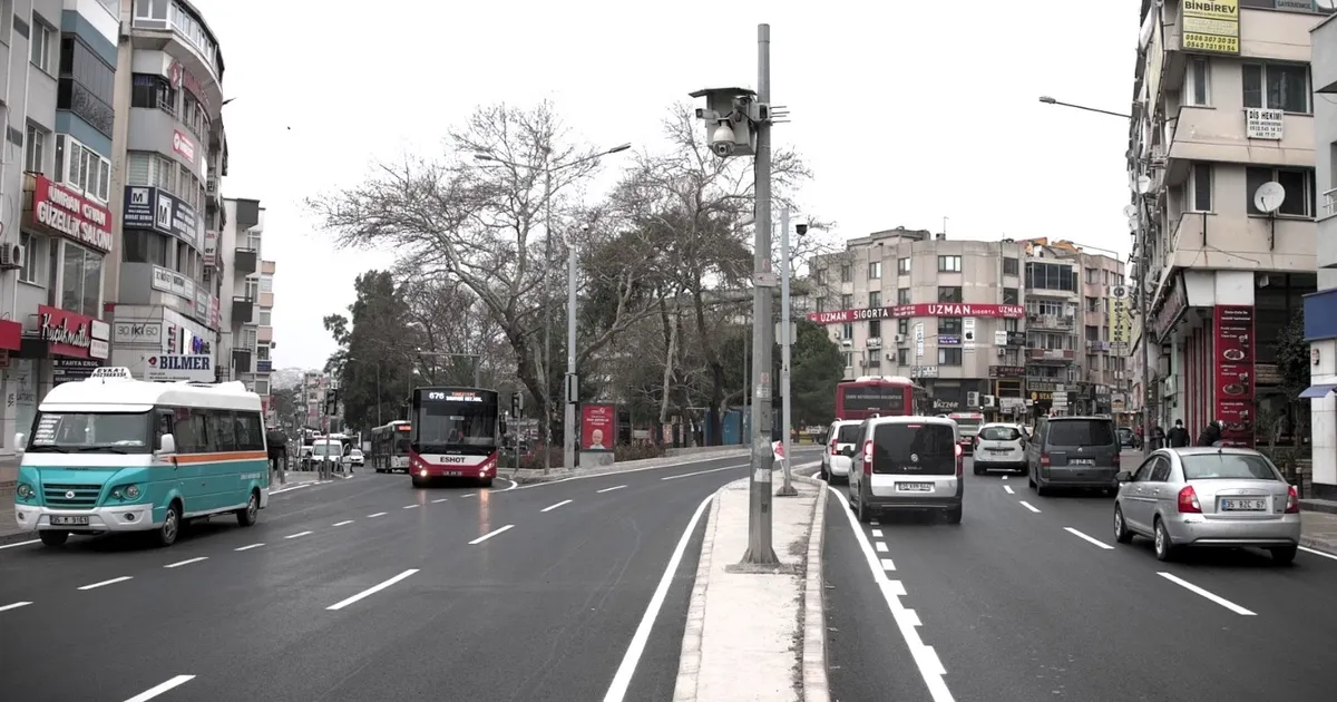 İzmir Buca’da asfalt seferberliği