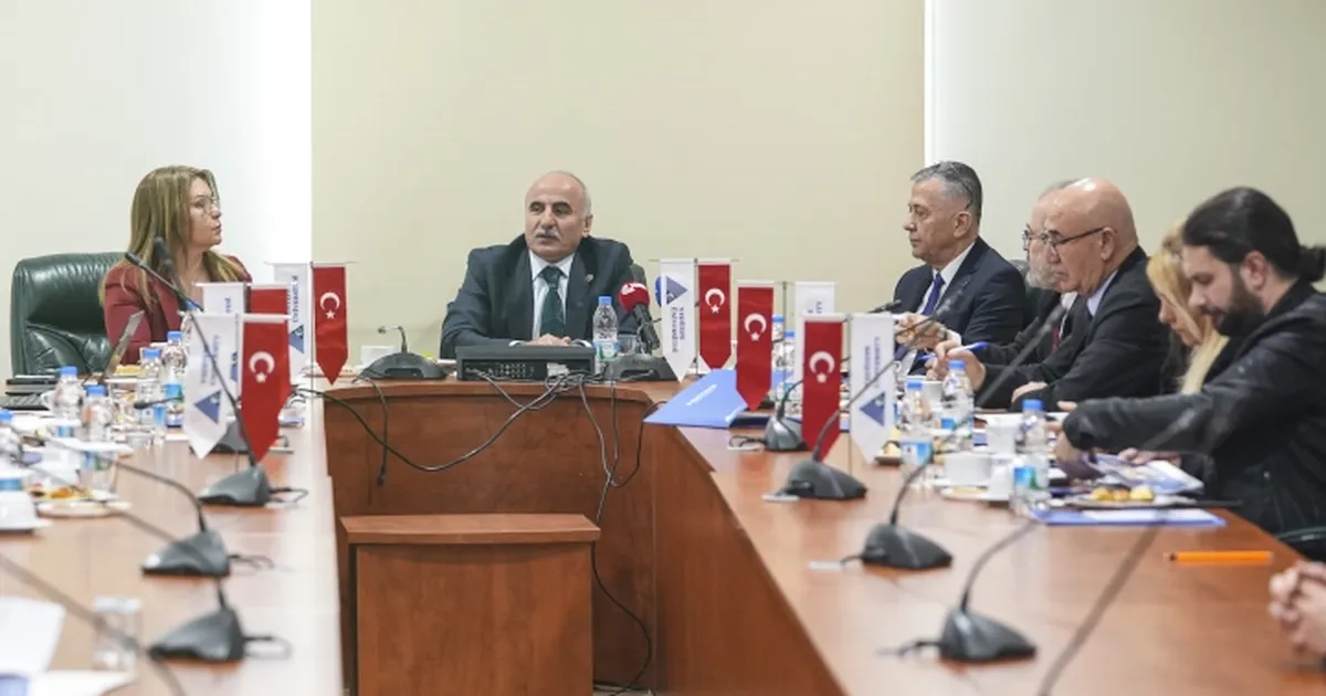 TBMM heyetinden üniversite ve Maarif Vakfı ziyareti