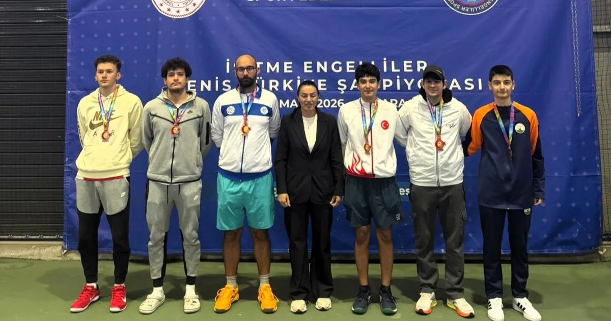 Bursa Osmangazi’nin şampiyon raketlerinden büyük başarı