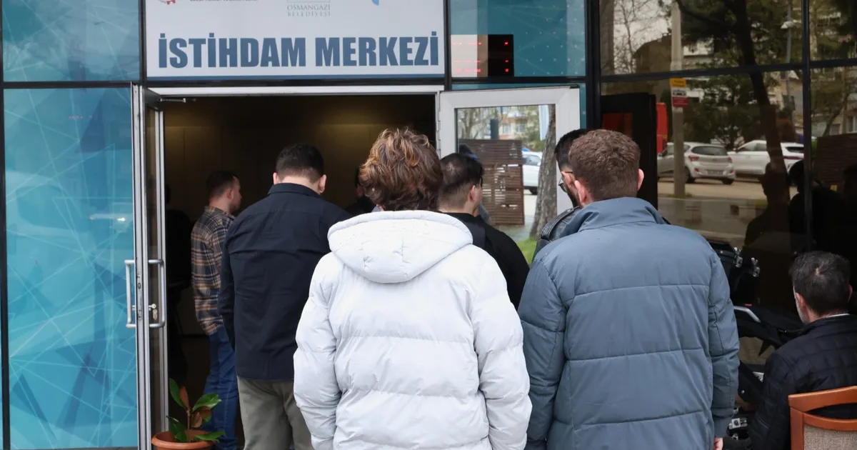 Bursa Osmangazi'de vatandaşlar istihdam buluşmalarıyla iş sahibi oluyor