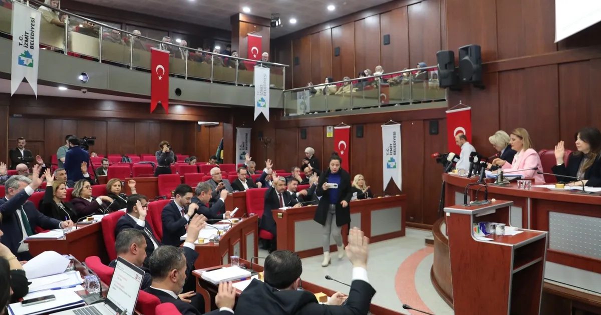 İzmit Belediyesi Meclisi’nde görev dağılımı yapıldı