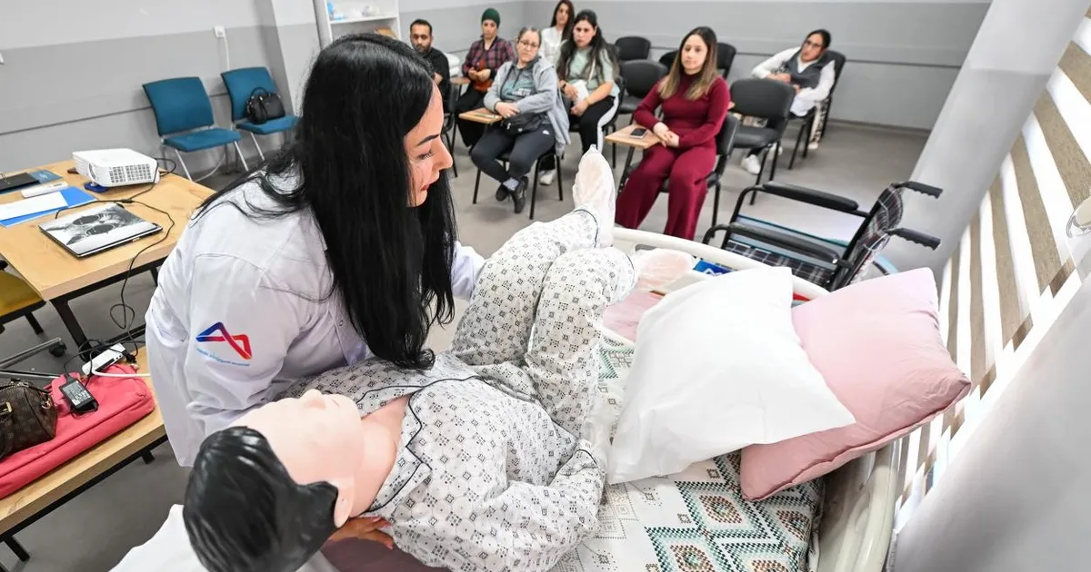 Mersin Büyükşehir’den ücretsiz hasta ve yaşlı bakım kursu