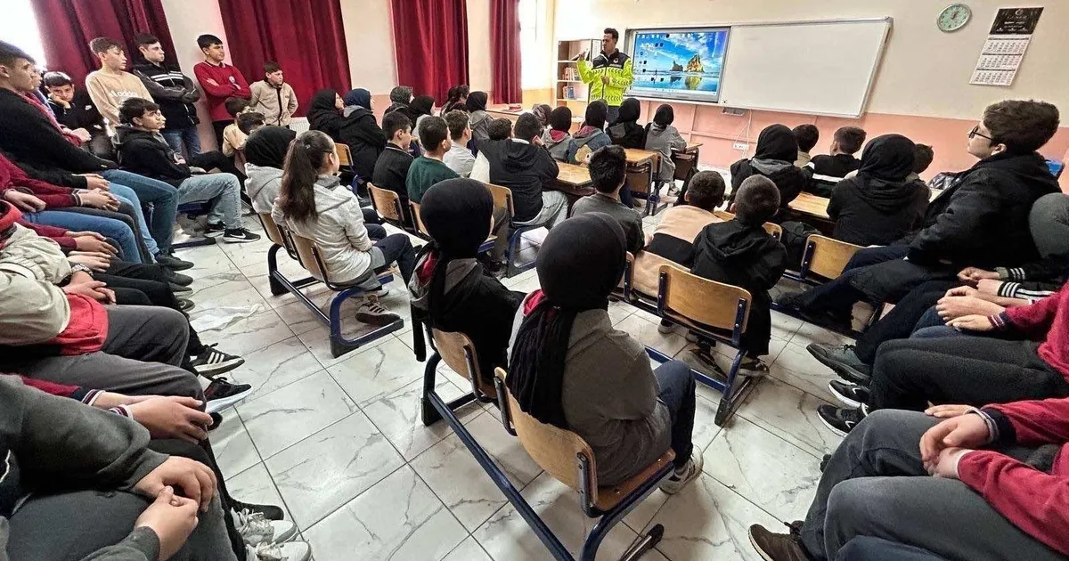 Afyonkarahisar'da trafik bilincine Jandarma desteği