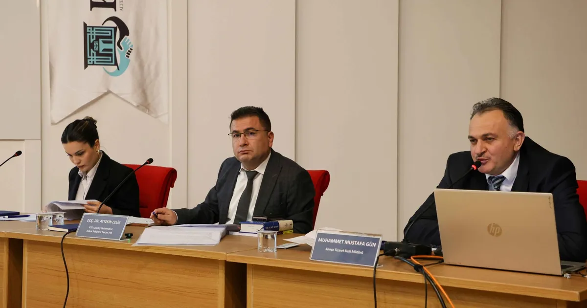 Konya'da fakülteli öğrencilere ticaret sicili uygulamalı anlatıldı