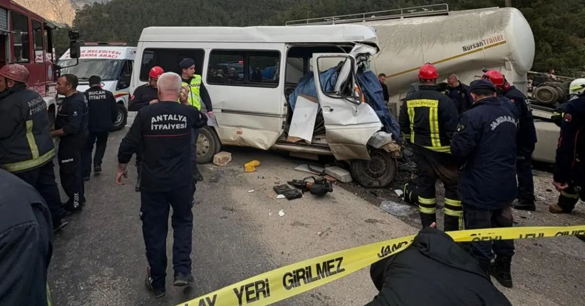 Burdur’da feci kaza: İşçi servisi ile tır çarpıştı, 7 ölü
