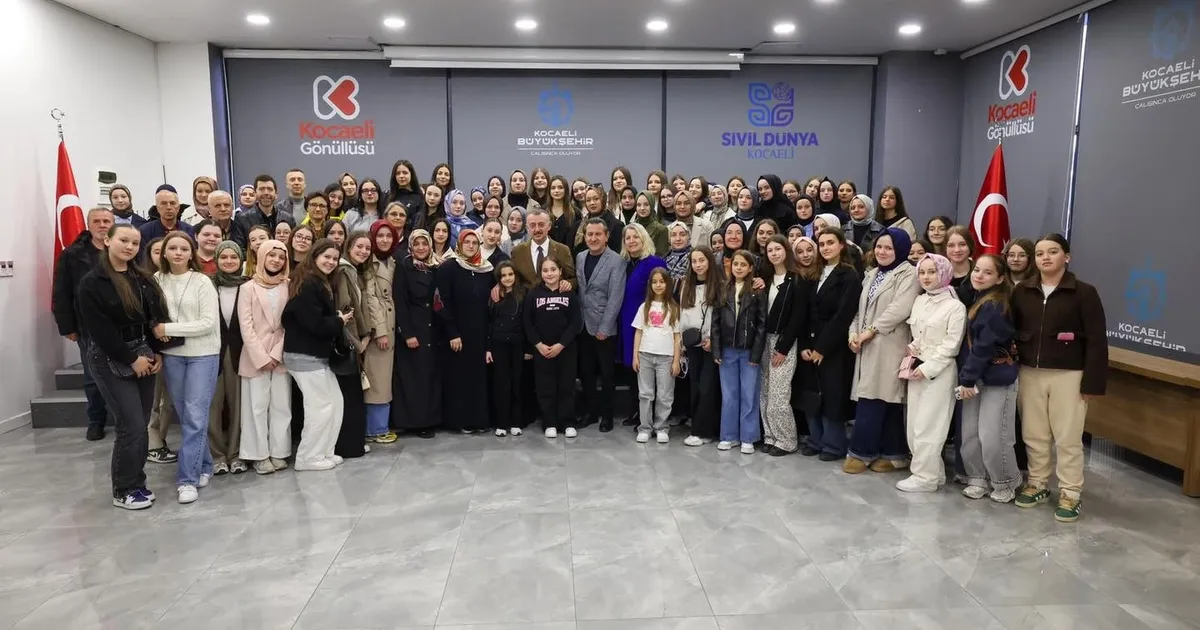 Kocaeli’de Başkan Büyükakın’dan soydaş öğrencilere misafirperverlik