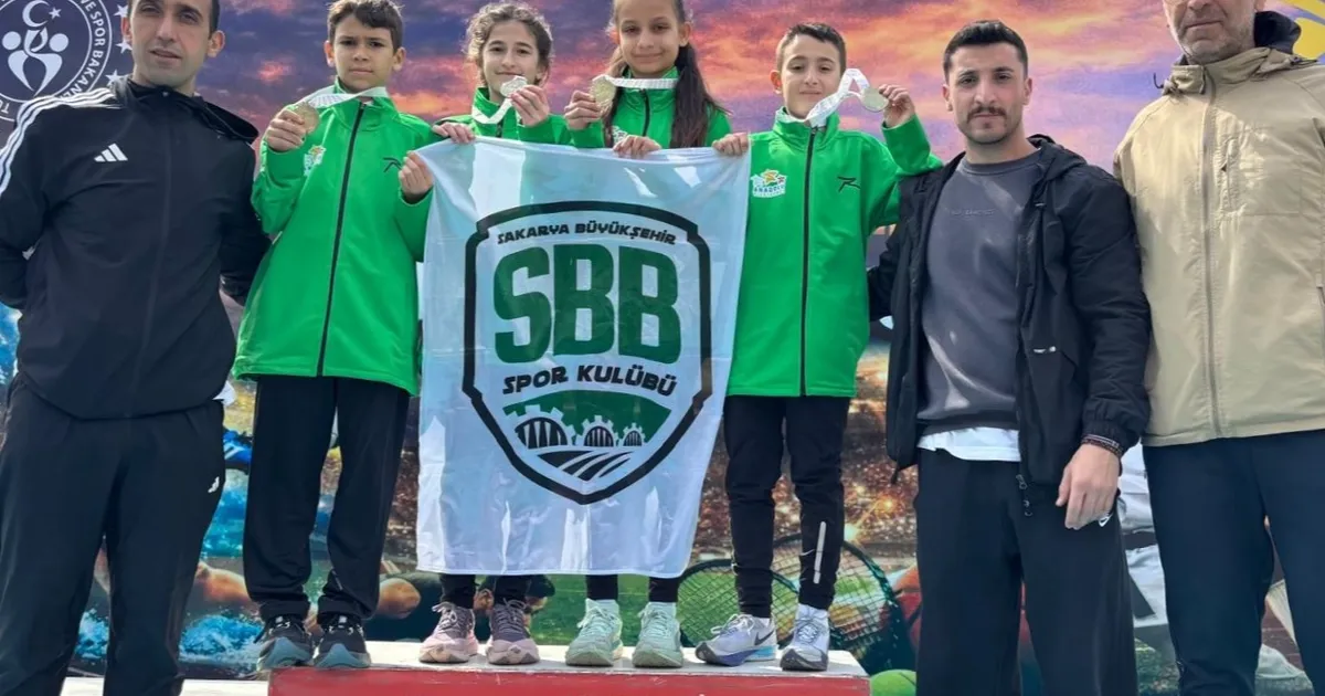 Sakarya Büyükşehirli atletlerden çifte başarı