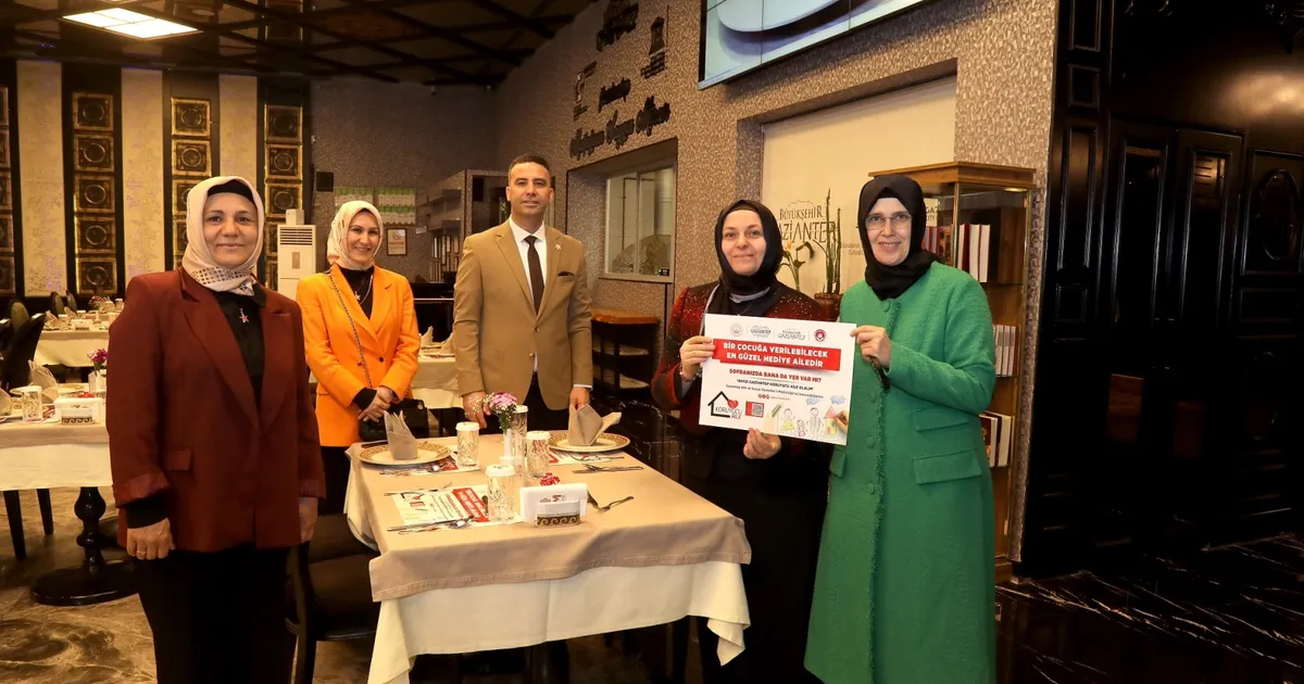 Gaziantep’te koruyucu aile farkındalığı için yemek altlıkları tanıtıldı