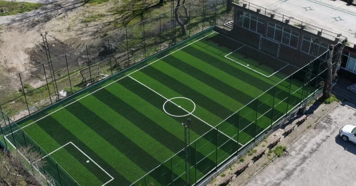 Balıkesir’de mahalleler yeni halı sahalara kavuştu