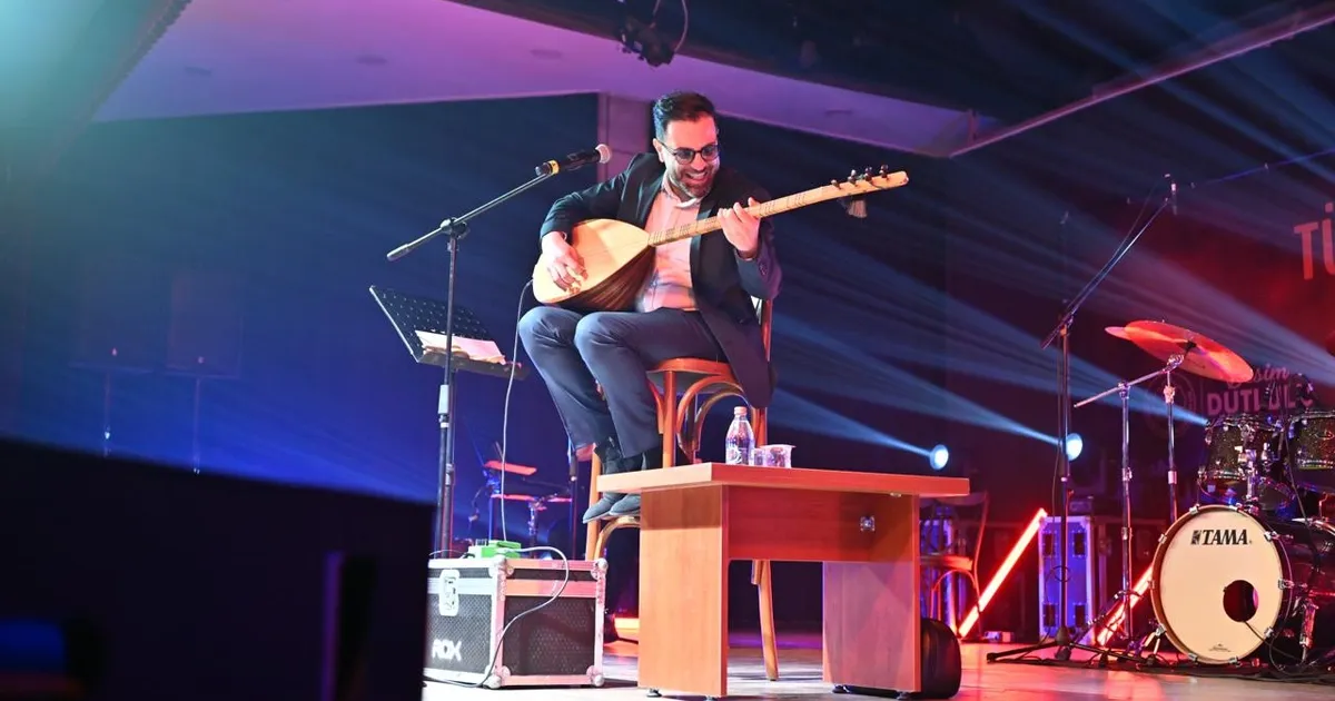 Manisa’da İsmail Altunsaray ile türkü dolu gece