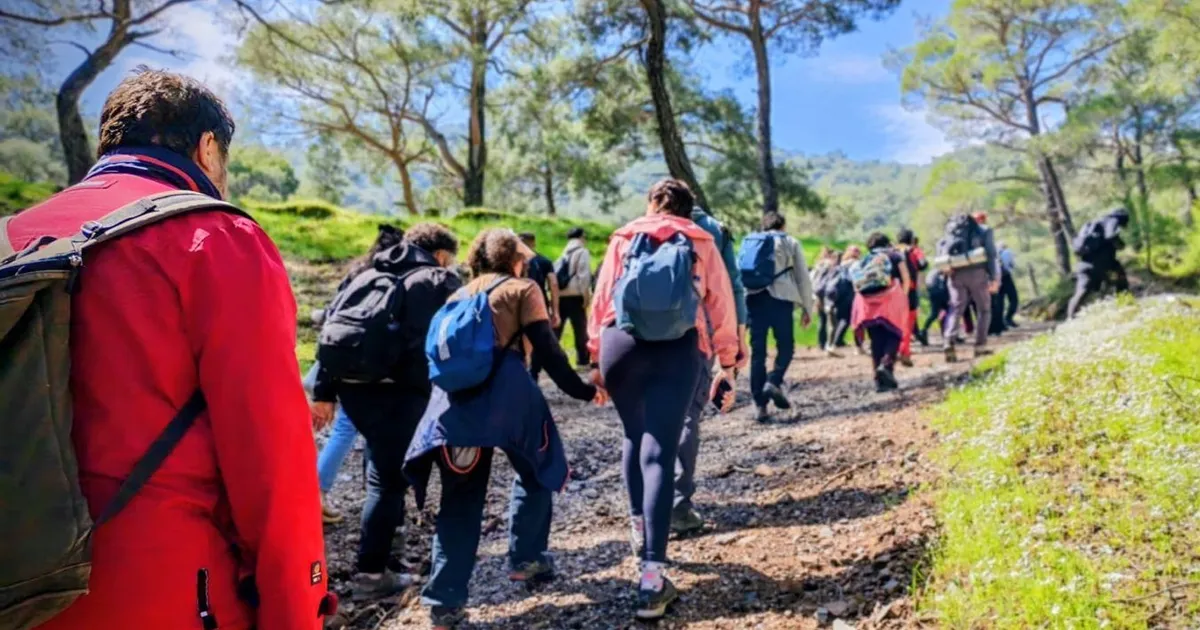 İzmir'de Efes Mimas Yolu’nda bahar yürüyüşü