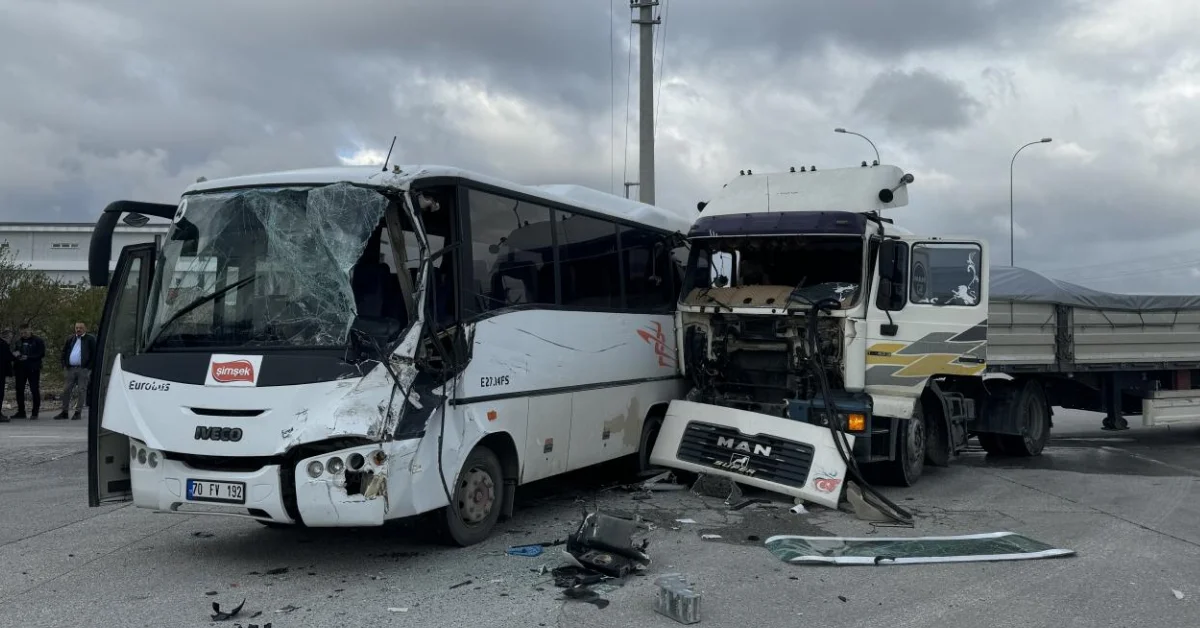 Karaman’da işçi servisi ile tır çarpıştı: 12 yaralı