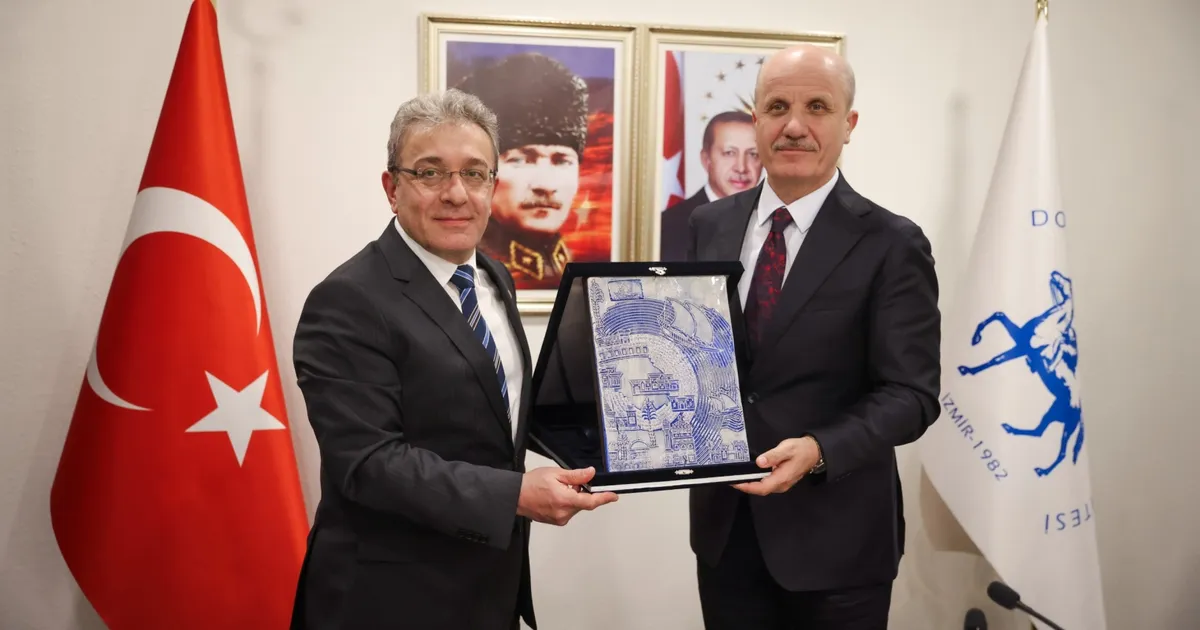 YÖK Başkanı Özvar İzmir’de rektörlerle buluştu
