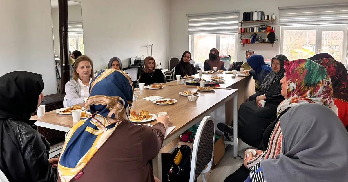 Sakarya Büyükşehir’in “Kadın Kadına” projesi 16 ilçede sahada