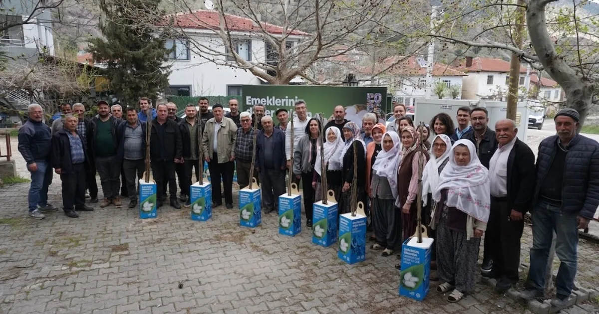 Eskişehir'de 600 dut fidanı üreticiyle buluştu