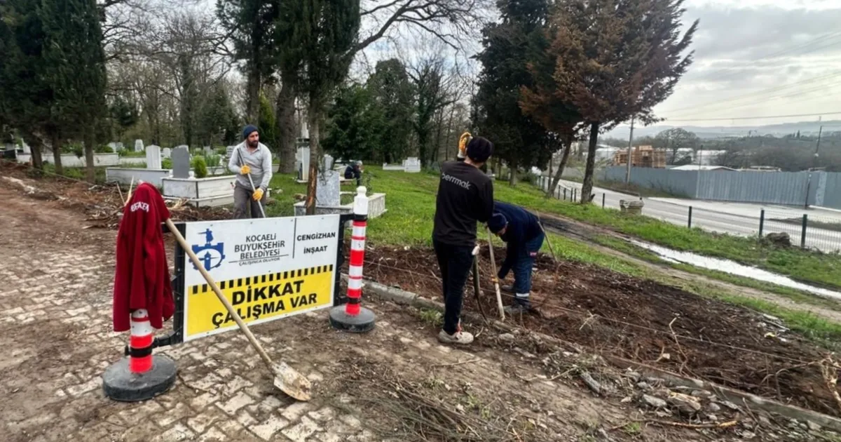 Pelitli Mezarlığı’nda tel çit ve panel uygulaması