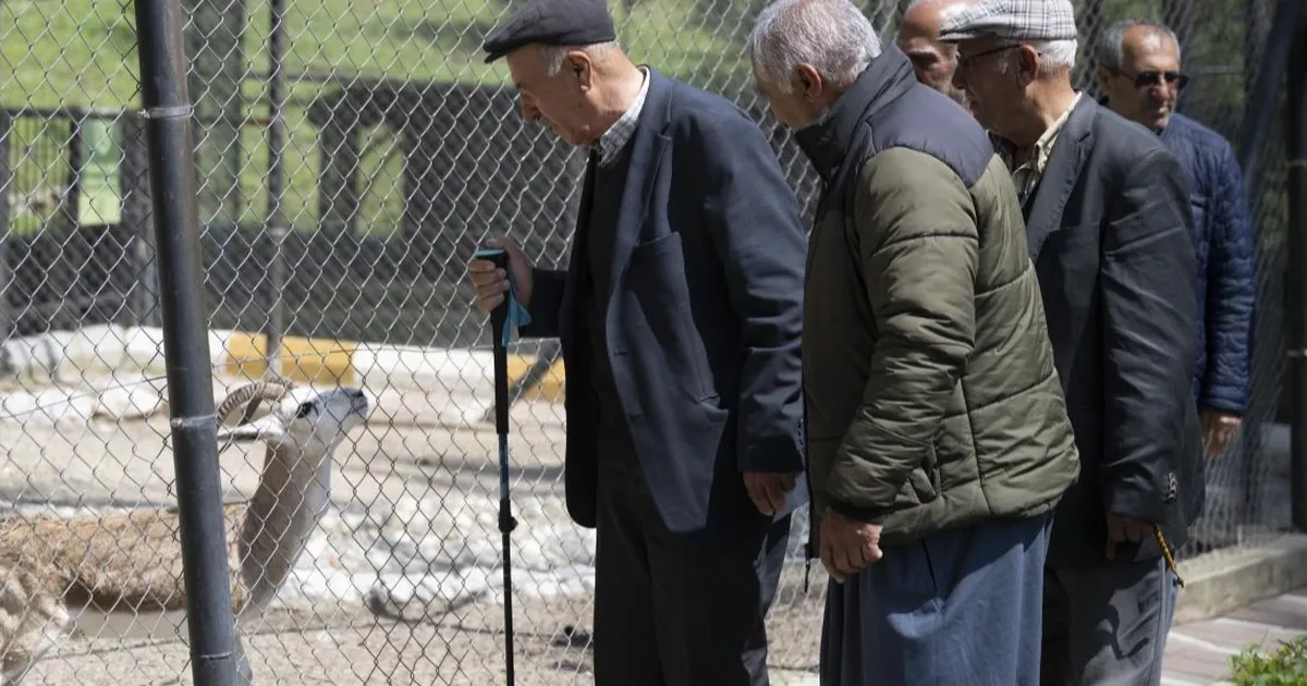 Mersin Büyükşehir, emeklileri doğayla buluşturuyor