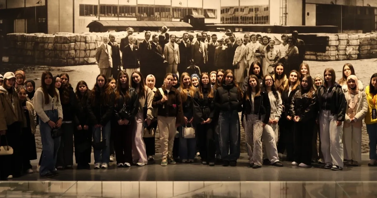 Kocaeli’de İskeçeli gençler şehri keşfetti