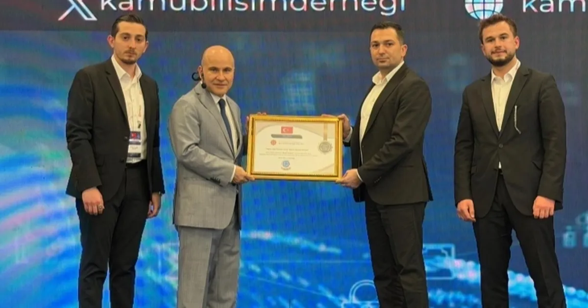 Kamu Bilişim'den İletişim'e başarı belgesi