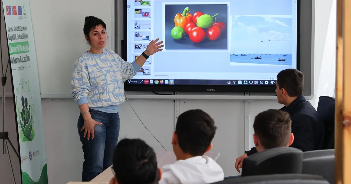 YEŞİLAY İzmir'den çocuklara dijital farkındalık eğitimi