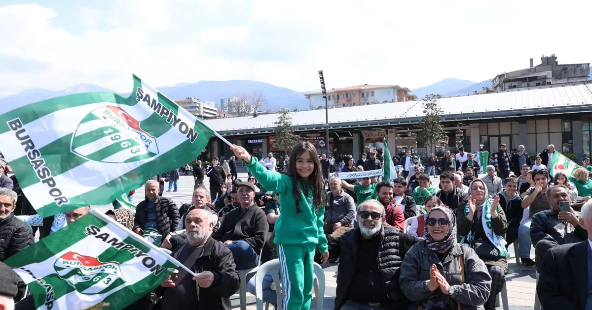 Bursa Osmangazi Meydanı’nda Bursaspor coşkusu