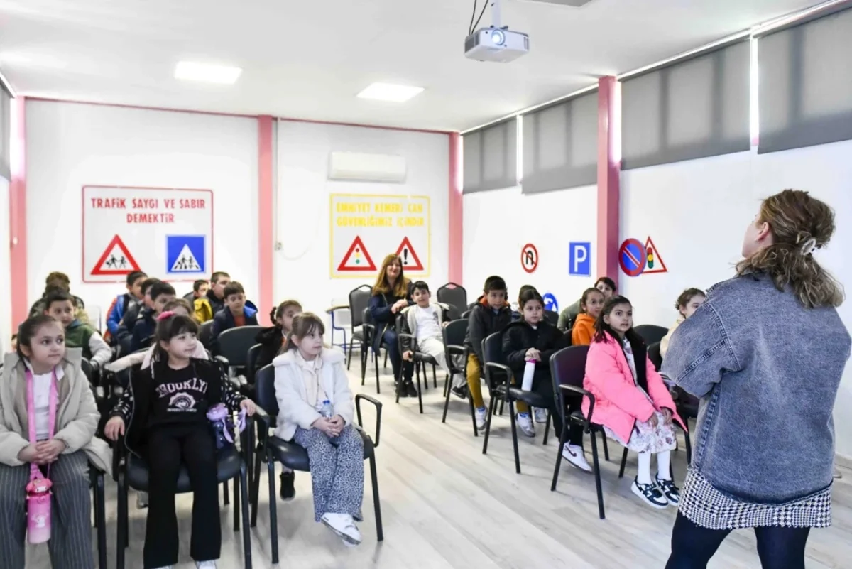 ABB Kurtuluş Parkı Trafik Eğitim Merkezi’nde çocuklar için eğitimlerini sürdürüyor - Eğitim Haberleri