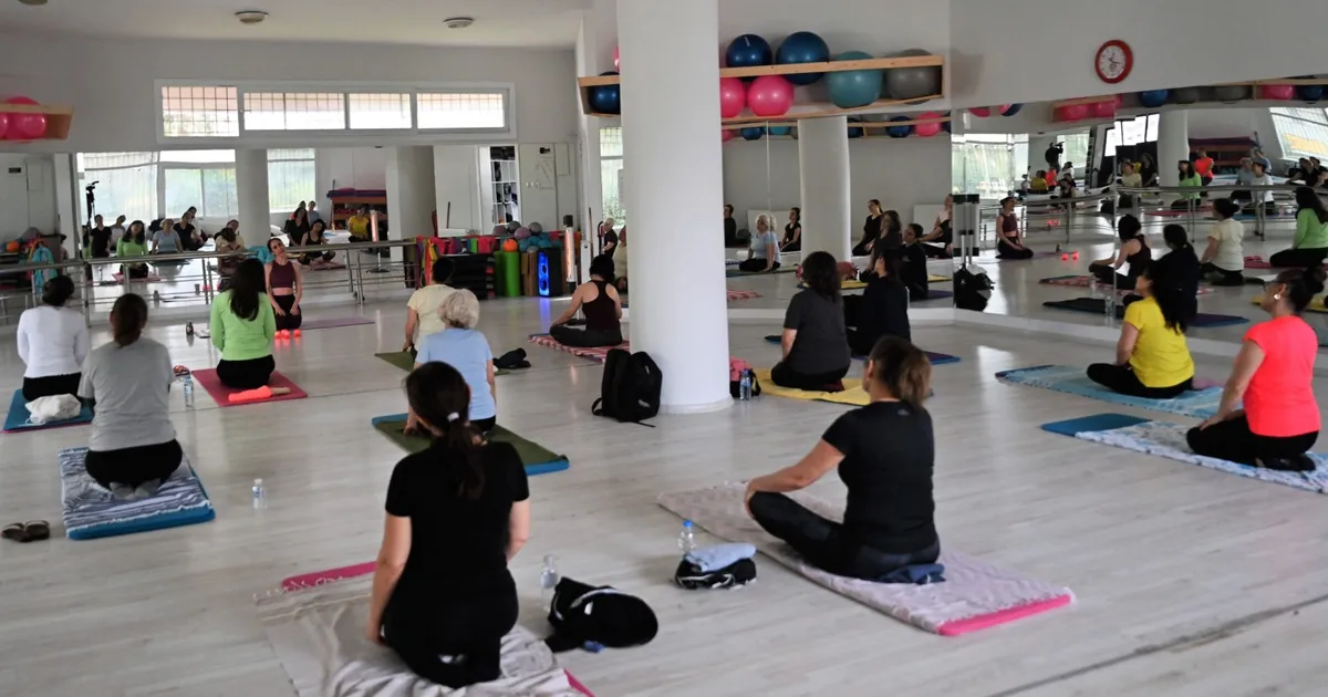 İzmir Bornova’da kadınlar yogayla güçleniyor