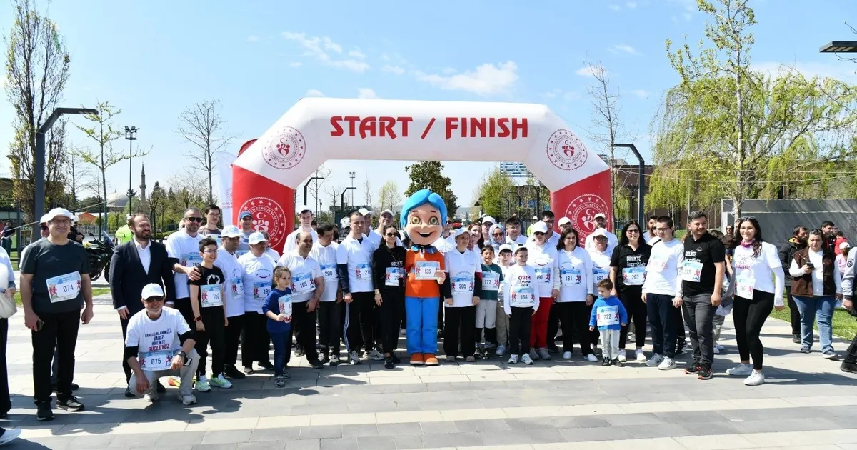 Balıkesir’de otizm farkındalığı için koşuldu