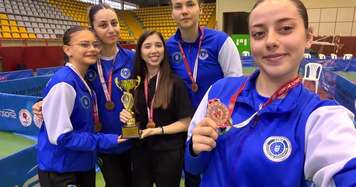 Bursa Büyükşehir Belediyespor masa teniside sezonu 4'üncü tamamladı