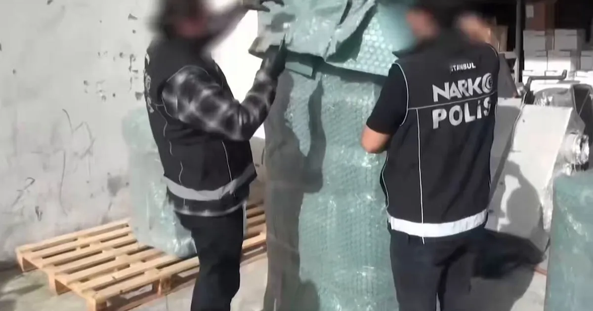 Esenyurt’ta kargoya gizlenmiş 28 kiloluk uyuşturucu ele geçirildi - Gündem Haberleri