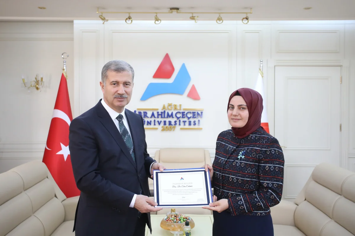 AİÇÜ Rektörü Prof. Dr. İlhami Gülçin’den, Doç. Dr. Ebru Erdemir’e teşekkür belgesi - Eğitim Haberleri