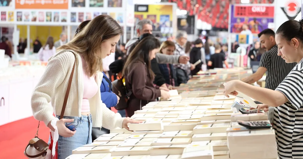 Bursa Osmangazi, sevilen yazarları okurlarla buluşturuyor