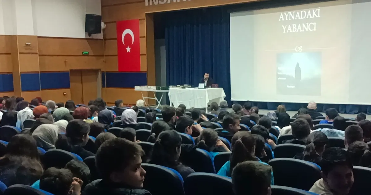 Bilecik’te “Aynadaki Yabancı” söyleşisi gençlere farkındalık kazandırdı