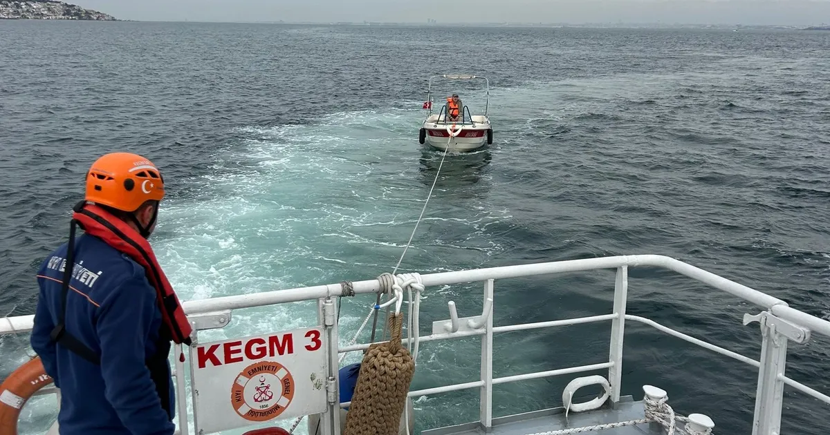 Küçükyalı açıklarında sürüklenen tekne kurtarıldı