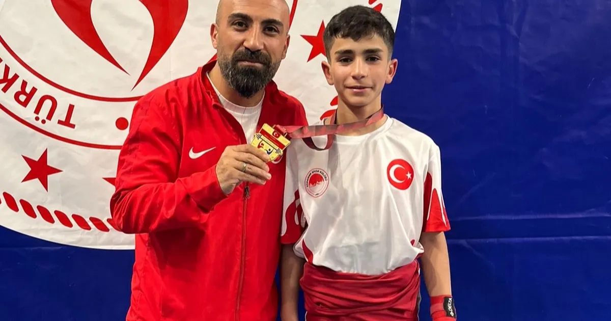 Ağrılı sporcu Osman Oğur halterde Türkiye şampiyonu