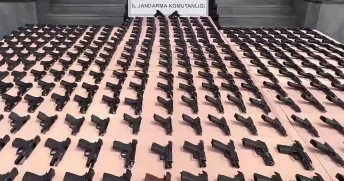 Jandarma’dan dev operasyon... 1.107 ruhsatsız tabanca ele geçirildi