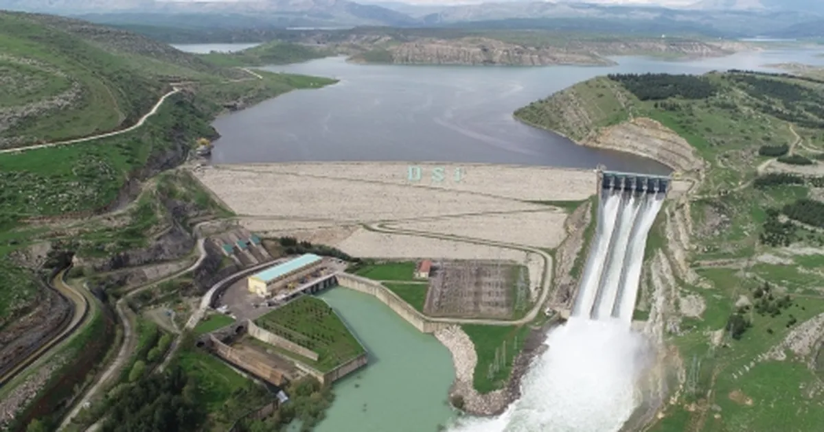 Batman Barajı'nda kontrollü su tahliyesi başladı