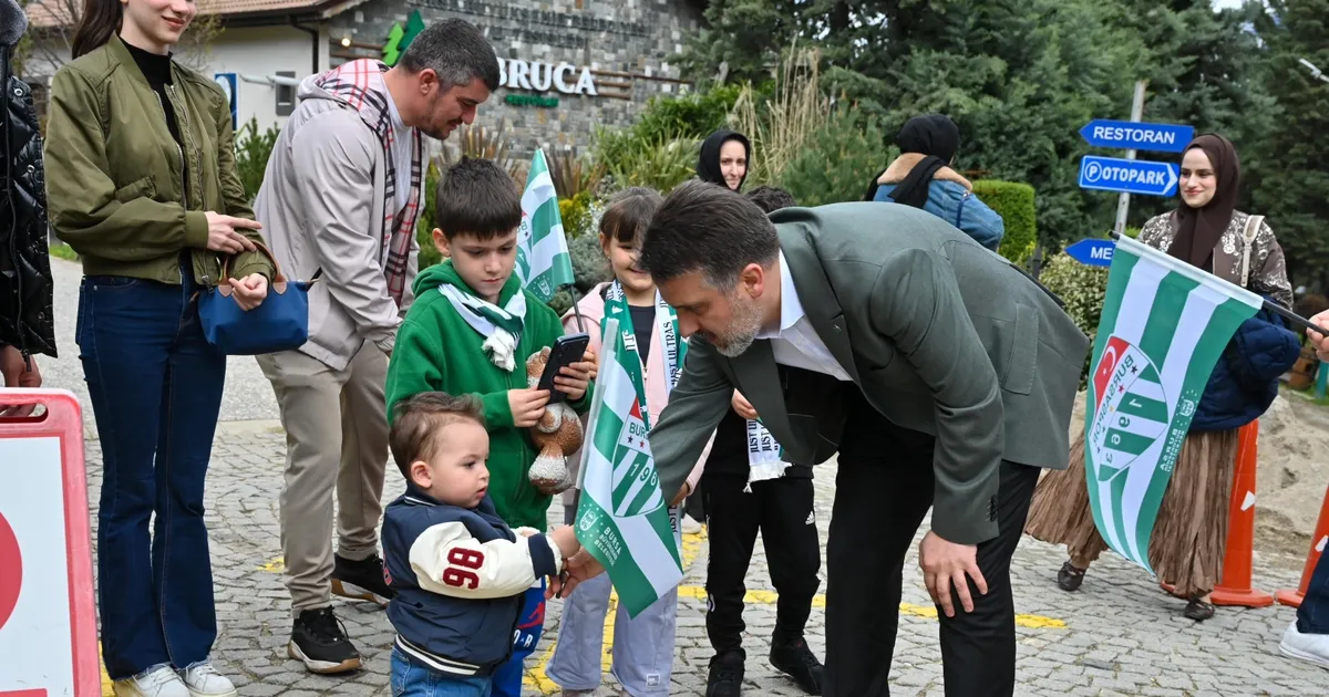 Bursa’da şampiyonluk öncesi minik taraftar coşkusu
